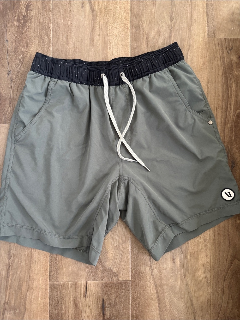 Vuori Men’s Kore Shorts with liner Size Small VGUC